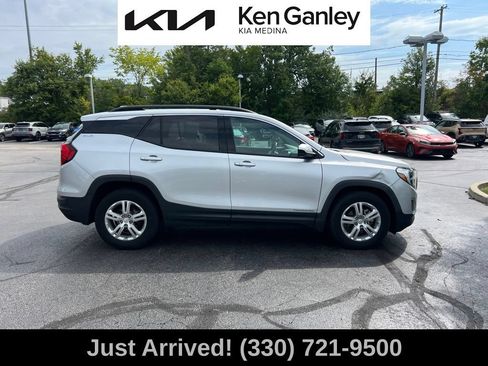 Used 2018 GMC Terrain SLE w/ Driver Convenience Package FWD image 4