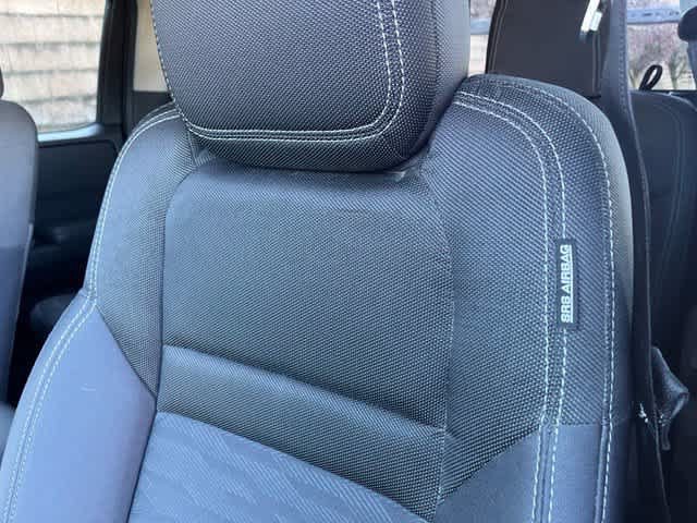 Used 2022 Nissan Frontier SV RWD image 7