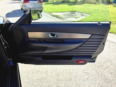 Used 2005 Ford Thunderbird Deluxe 2dr Convertible image 22