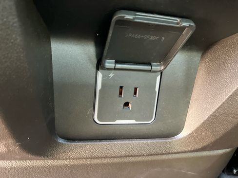 Certified 2024 Chevrolet Tahoe Z71 w/ Luxury Package image 38