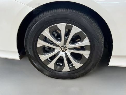 Used 2022 Toyota Prius Prime XLE FWD image 31