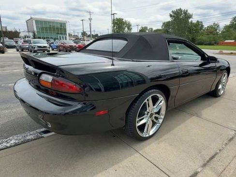 Used 2001 Chevrolet Camaro Z28 w/ SS Performance/Appearance Pkg RWD image 8
