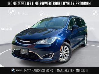 Used 2017 Chrysler Pacifica Touring-L image 1