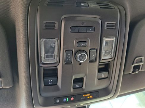 Used 2021 GMC Yukon Denali w/ Denali Premium Package image 18