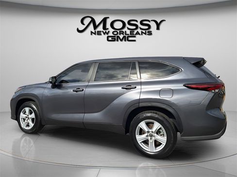 Used 2024 Toyota Highlander LE image 7