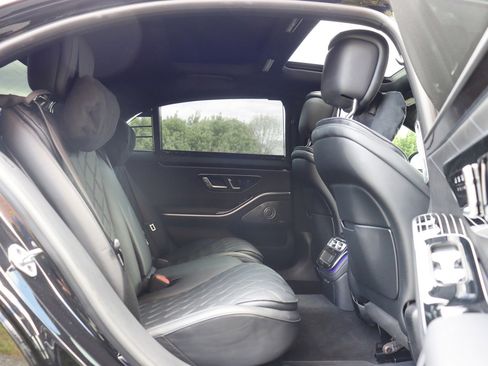 Used 2023 Mercedes-Benz S 580e 4MATIC Sedan w/ Warmth & Comfort Package image 17