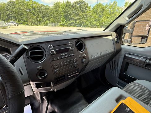 Used 2014 Ford F450 XL w/ Power Equipment Group image 21