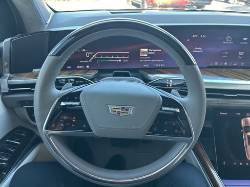 Used 2025 Cadillac Escalade Sport Platinum w/ LPO, ONYX Package image 9