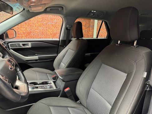 Used 2022 Ford Explorer XLT image 23