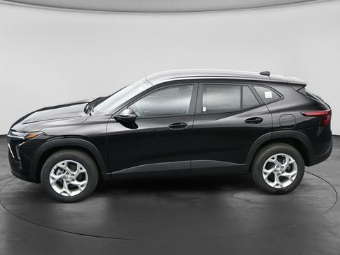 New 2026 Chevrolet Trax LS w/ LS Convenience Package FWD image 44