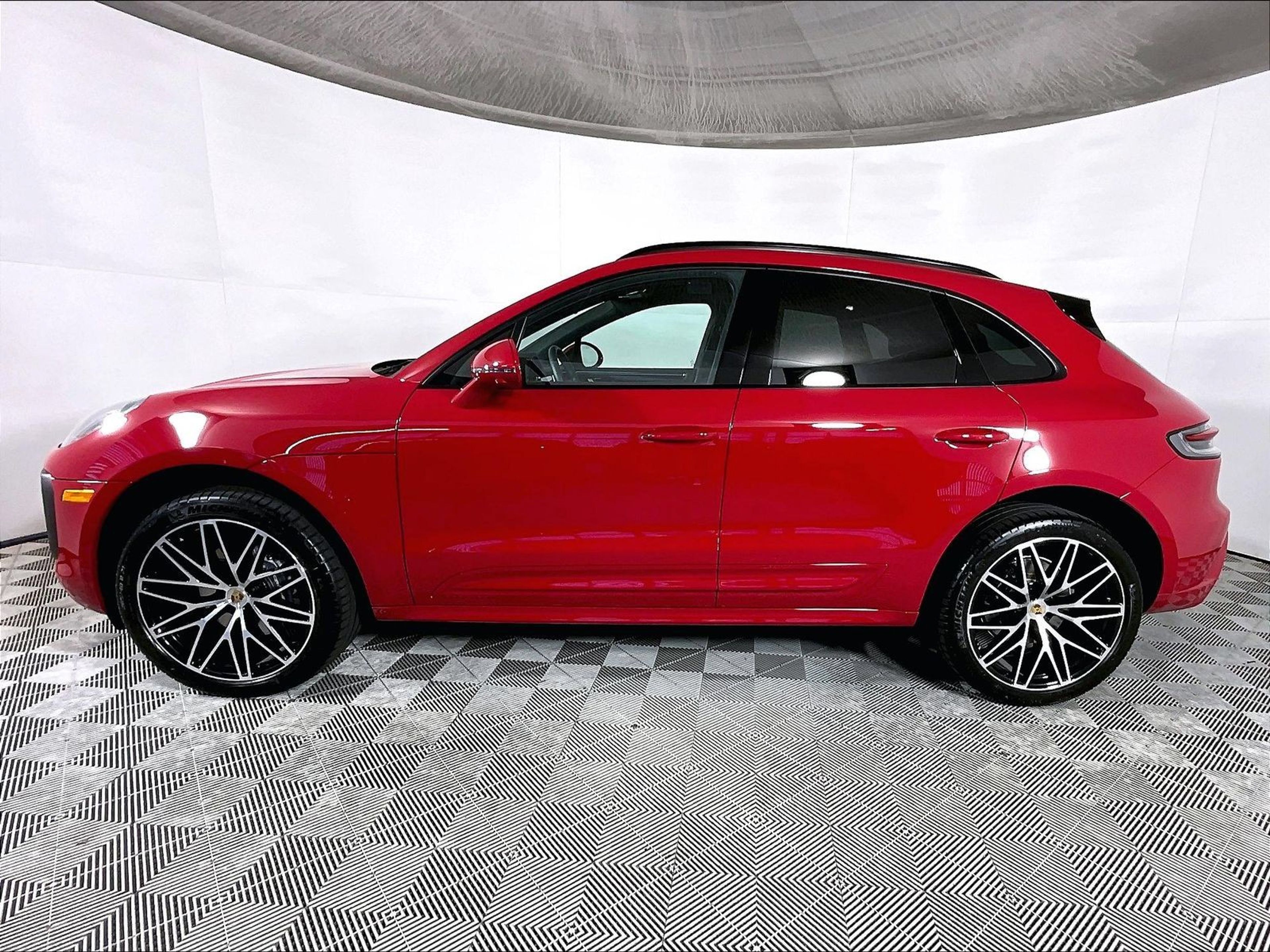 Used 2026 Porsche Macan AWD/4WD image 2