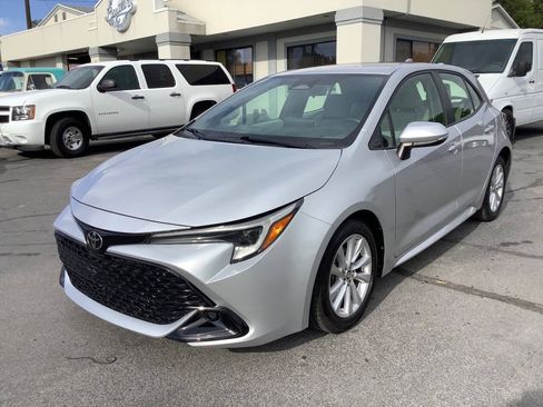 Used 2023 Toyota Corolla SE FWD image 2