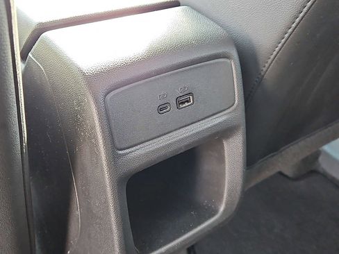 Used 2025 Chevrolet Trax LT w/ LT Convenience Package image 11