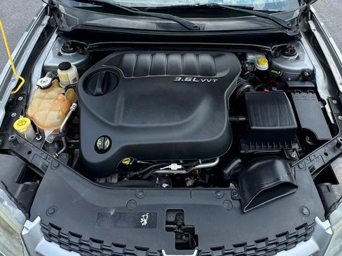 Used 2013 Dodge Avenger R/T FWD image 11