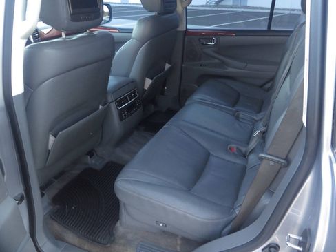 Used 2008 Lexus LX 570 4WD w/ Technology Pkg image 17