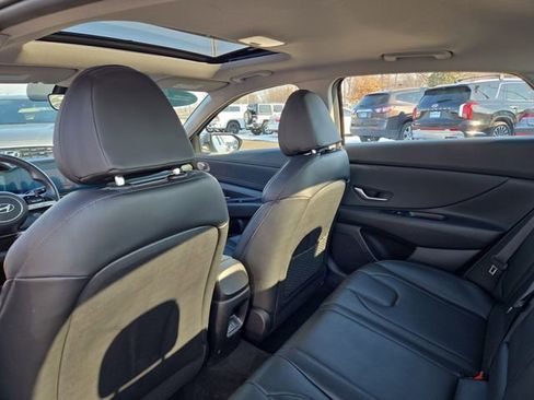 Certified 2024 Hyundai Elantra Limited image 29