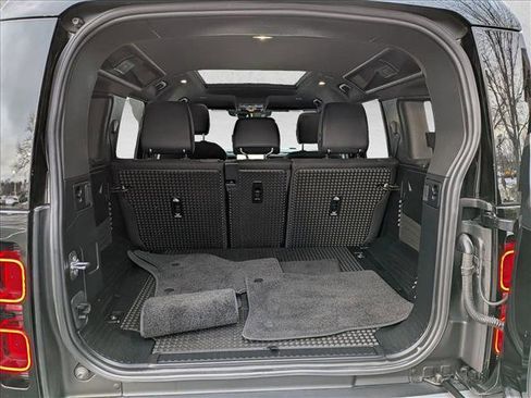 Used 2025 Land Rover Defender 110 S image 7