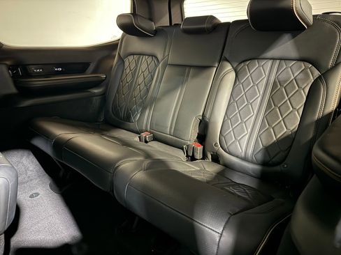 Used 2024 Jeep Grand Wagoneer Series III w/ HD Trailer Tow Package image 12