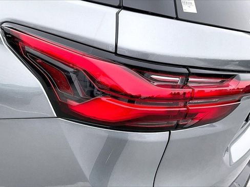 Used 2023 Chevrolet Traverse Premier w/ Redline Edition image 21