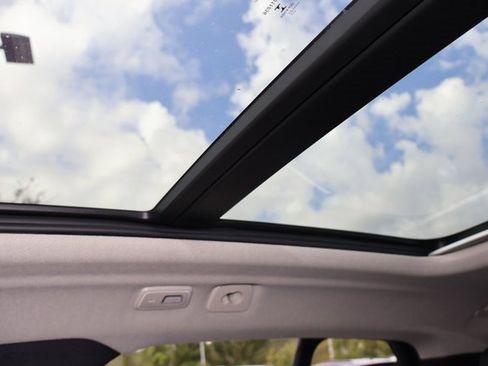 Used 2023 Volvo XC40 B5 Ultimate w/ Protection Package Premier image 25