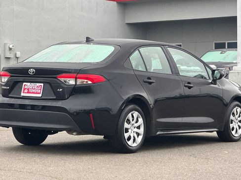 Used 2024 Toyota Corolla LE image 2