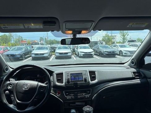 Used 2017 Honda Ridgeline RTL image 11