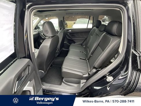 Used 2024 Volkswagen Tiguan SE AWD/4WD image 16