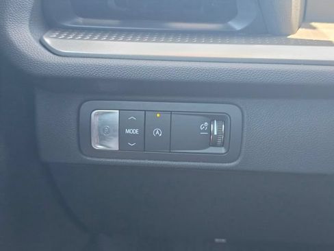 Used 2025 Chevrolet Traverse LT FWD image 27