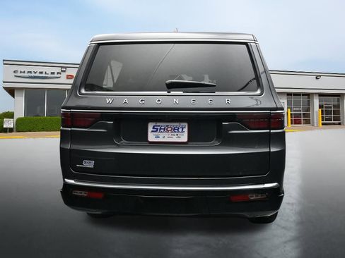 Used 2023 Jeep Wagoneer L 4WD image 4