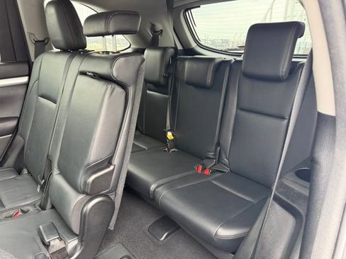 Used 2017 Toyota Highlander XLE image 12