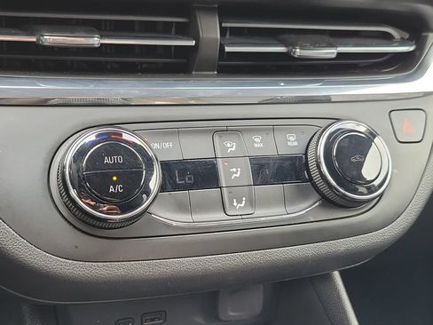 Used 2025 Buick Envista Preferred FWD image 28