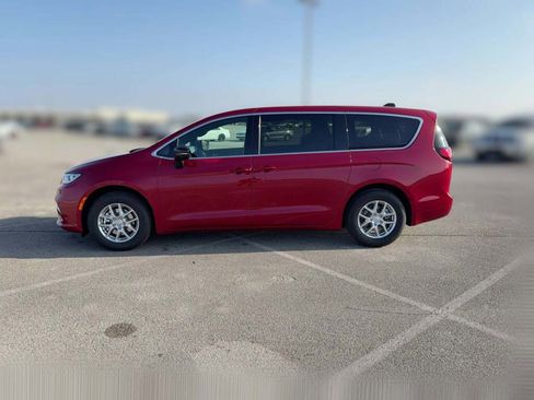 New 2026 Chrysler Pacifica Select image 6