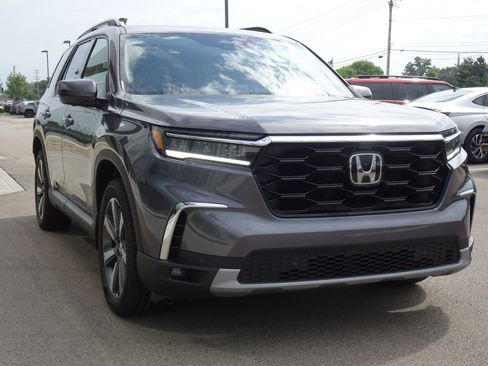 Used 2025 Honda Pilot Elite image 6