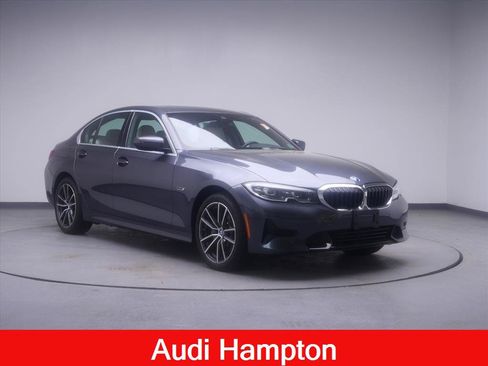 Used 2022 BMW 330e xDrive w/ Convenience Package AWD/4WD image 4
