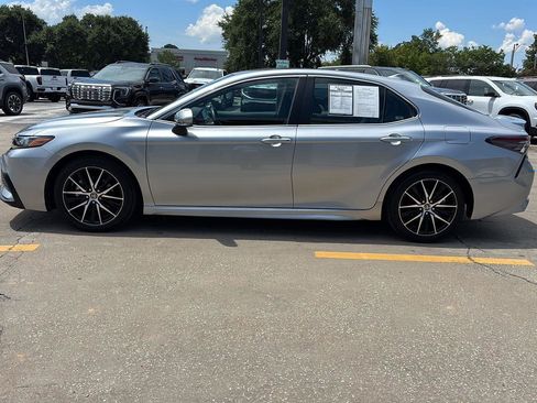 Used 2023 Toyota Camry SE image 4