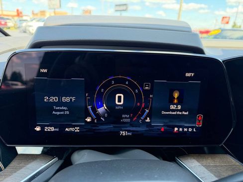 Used 2025 Chevrolet Suburban High Country AWD/4WD image 25