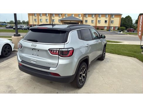 Used 2025 Jeep Compass Limited AWD/4WD image 5
