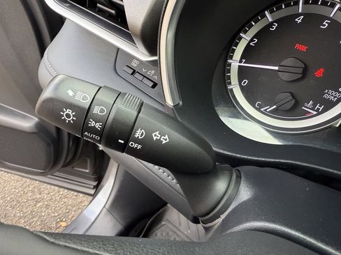 Certified 2023 Toyota Highlander XLE image 34