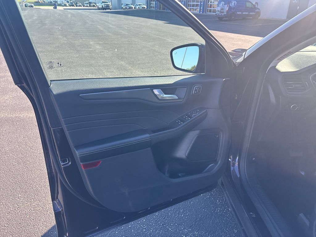 Used 2023 Ford Escape Active w/ Tech Pack #2 AWD/4WD image 12