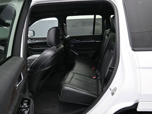 Used 2023 Jeep Grand Cherokee Overland image 16