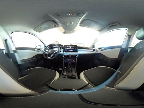 Used 2025 Volkswagen Taos SE image 42