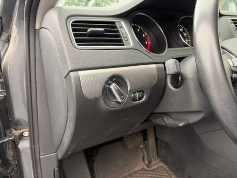 Used 2017 Volkswagen Jetta SE FWD image 15