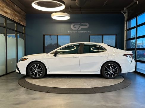Used 2021 Toyota Camry SE FWD image 6
