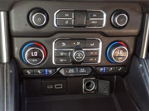 Used 2021 Chevrolet Suburban Premier image 19