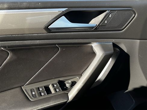 Used 2022 Volkswagen Tiguan SE R-Line image 22