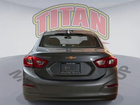 Used 2018 Chevrolet Cruze LT w/ Convenience Package image 4