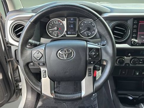 Used 2021 Toyota Tacoma SR5 AWD/4WD image 12