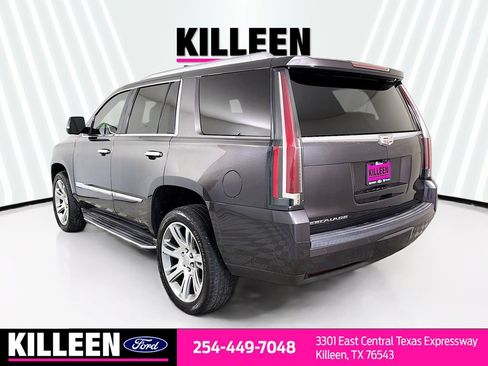 Used 2018 Cadillac Escalade Luxury AWD/4WD image 7