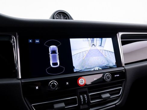 Used 2025 Porsche Macan image 23