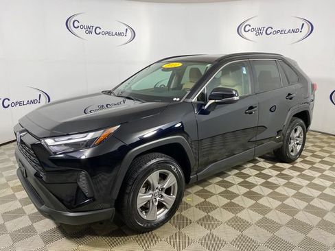 Used 2022 Toyota RAV4 XLE w/ Convenience Package AWD/4WD image 3